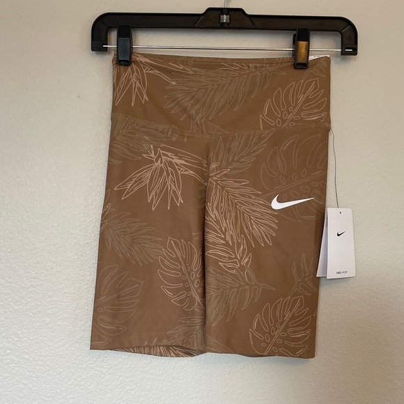 New with tag Nike one tight short - Picture 2 of 7